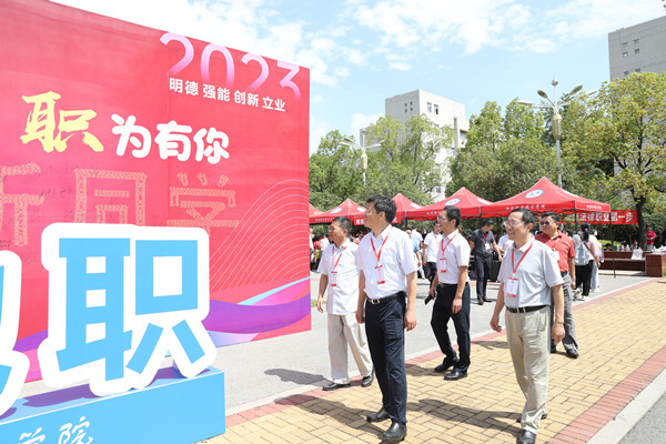 1694840416747609.jpg eq1a1295.jpg