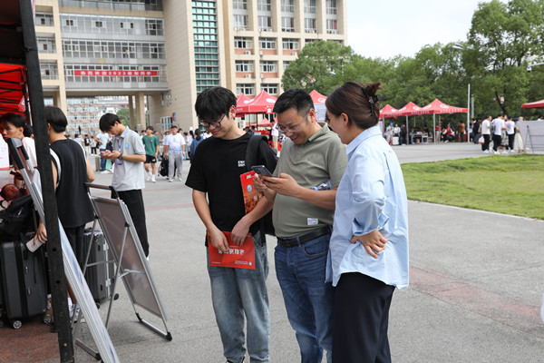 1694840506673367.jpg eq1a1230.jpg